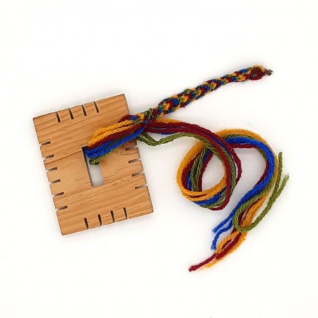 Outil bois pour tresser un bracelet kumihimo en laine Terre de Laine