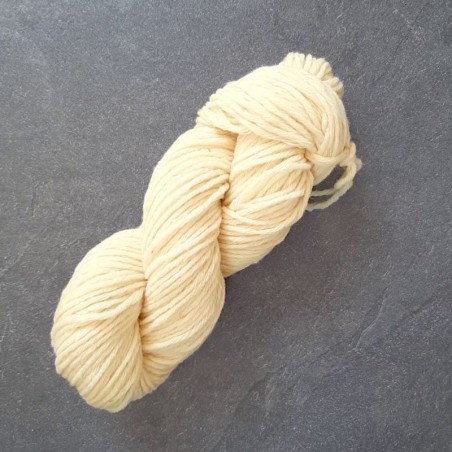 Écheveau de laine écru en 6/8. Terre de Laine