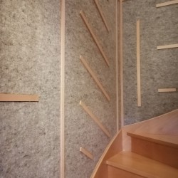 Parement mural en laine en cage d'escalier