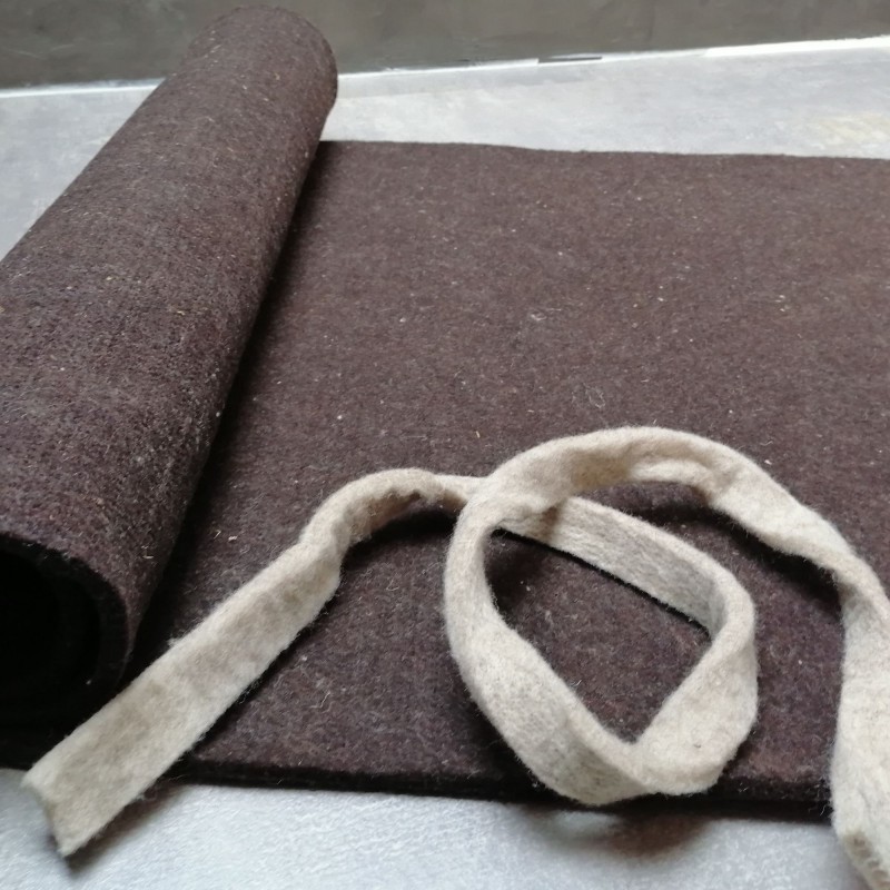 Lanière de tapis de yoga en laine marron burel - Moutons du Massif central - Terre de Laine