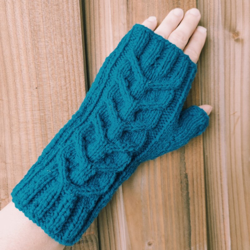 Dos de mitaine en laine mérinos couleur bleu métis