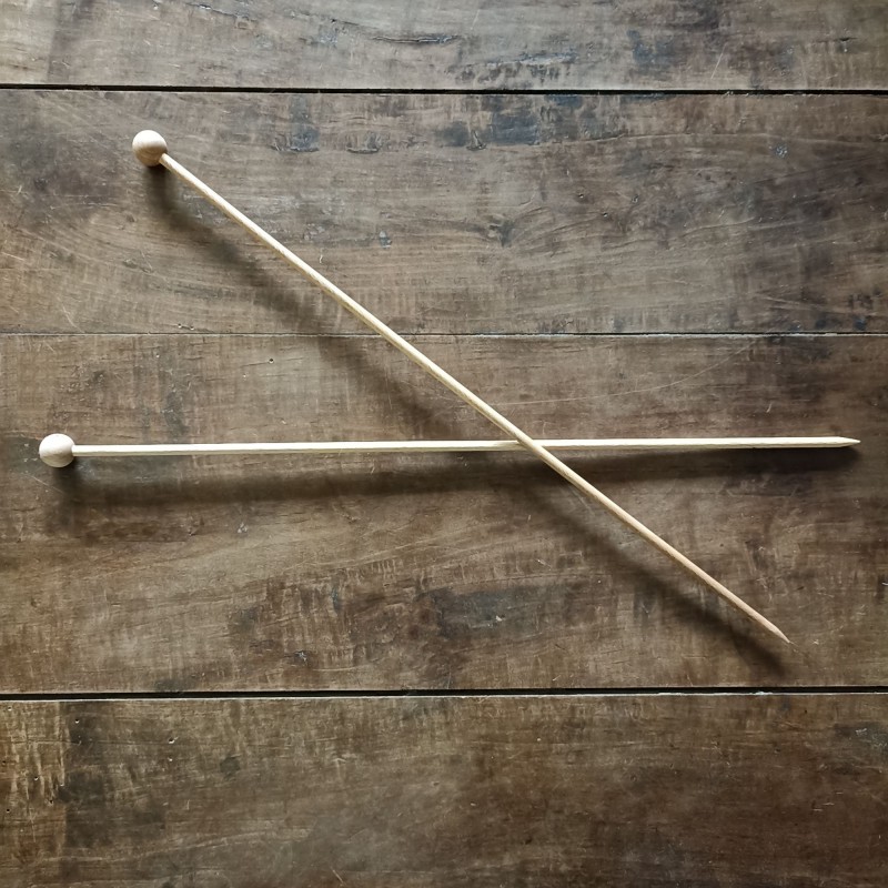 Aiguilles à tricoter artisanales en bois n°5 - 40 cm