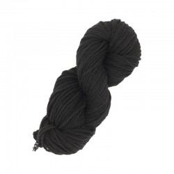 Écheveau de laine 6/8 (référence T100) noir - Laine locale du Massif central.