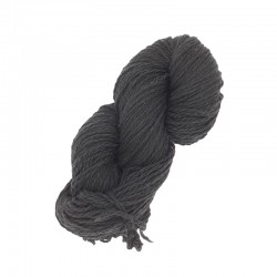 Écheveau de laine 1/2/S (référence T100) noir - Laine locale du Massif central.