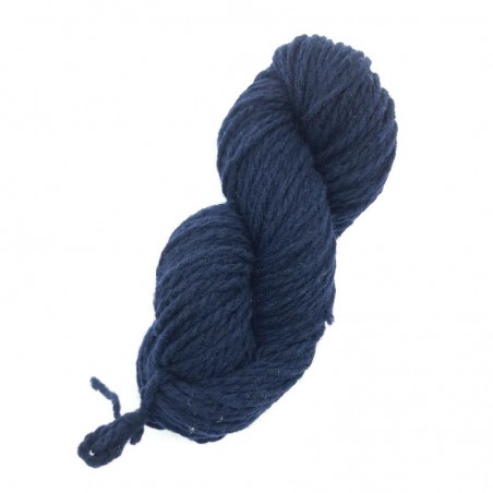 Écheveau de laine 2/S (référence T340) bleu marine - Laine locale du Massif central.