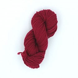 Écheveau de laine 6/8 (référence T200) framboise - Laine locale du Massif central.