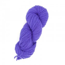 Écheveau de laine 3/8 (référence T615) violet- Laine locale du Massif central.