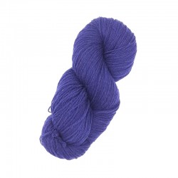 Écheveau de laine 3/8 (référence T600) violine - Laine locale du Massif central.