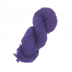 Écheveau de laine 6/8 (référence T600) violine - Laine locale du Massif central.