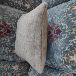Bordure nette du coussin en feutre de laine Bizet  - Terre de Laine