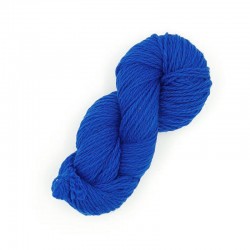 Écheveau de laine 2/S (référence T330) bleu roi - Laine locale du Massif central.